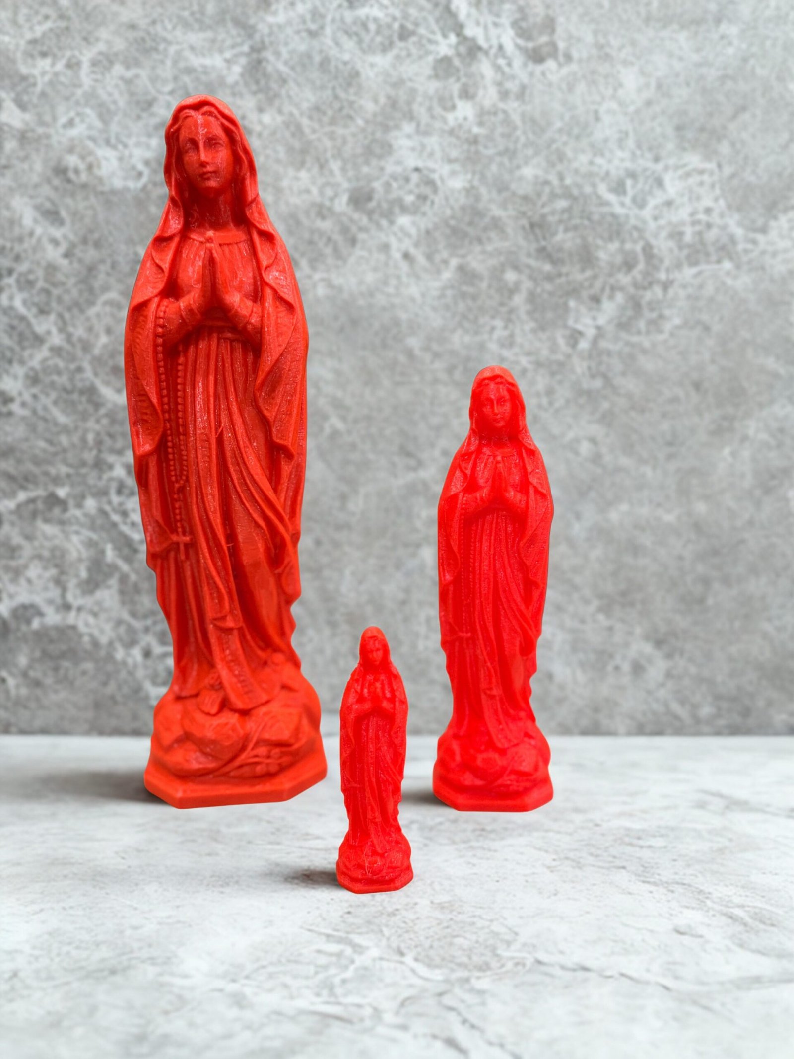 Statue Vierge Marie Rouge